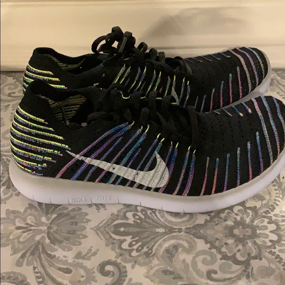 Nike free flyknit shoes